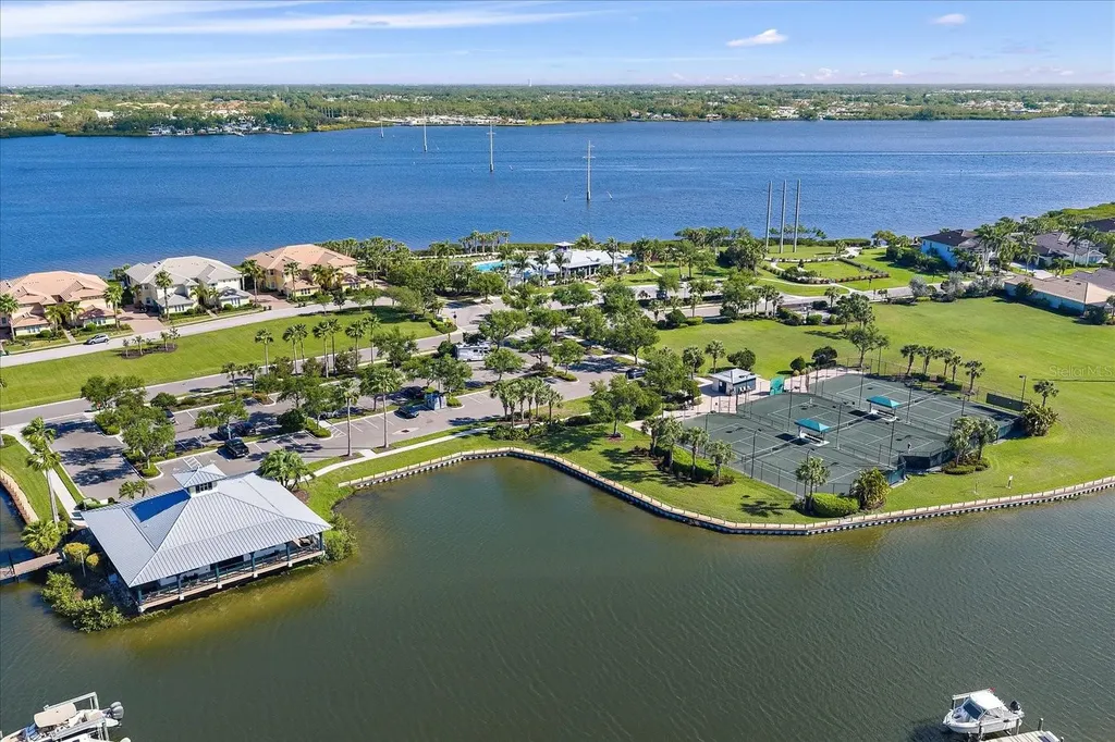 5040 Lake Overlook Avenue Bradenton FL 34208