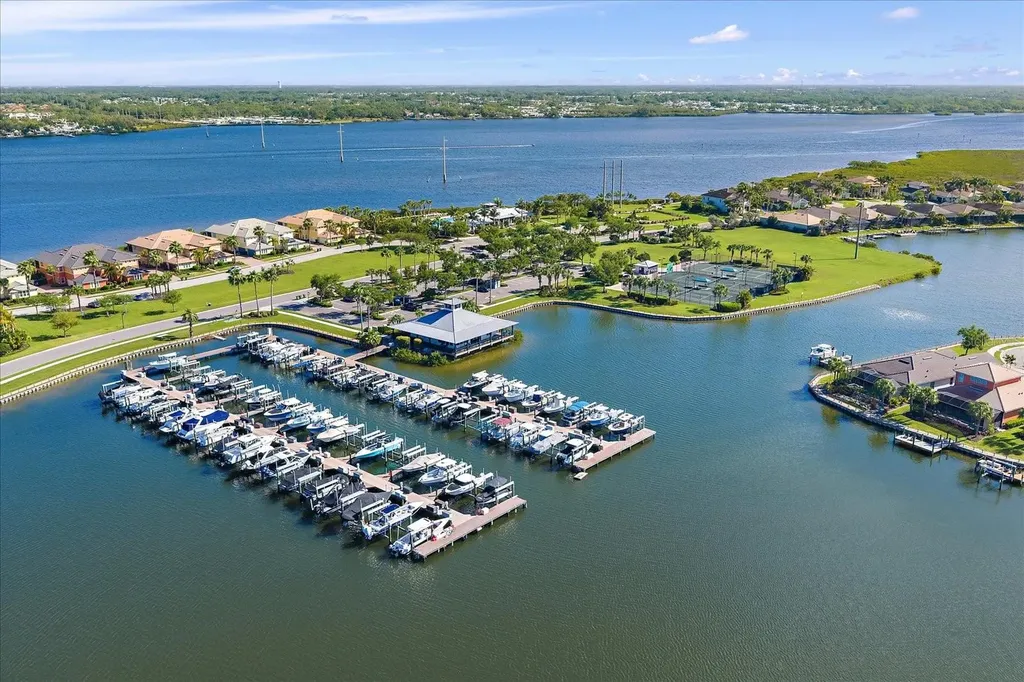 5040 Lake Overlook Avenue Bradenton FL 34208
