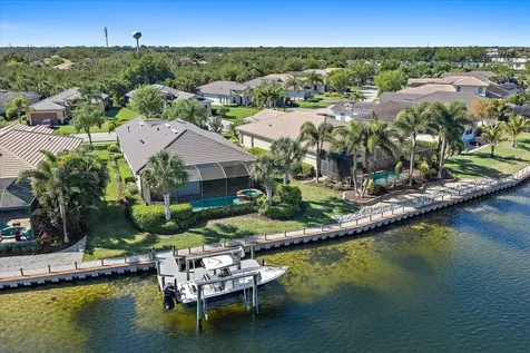 5040 Lake Overlook Avenue Bradenton FL 34208