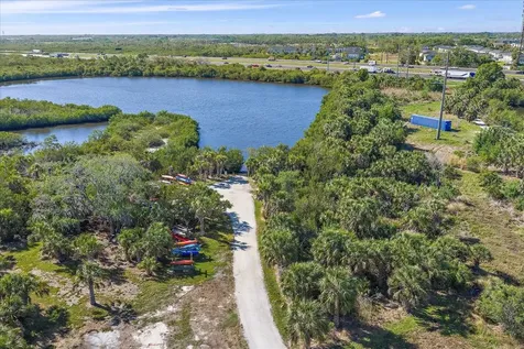 5040 Lake Overlook Avenue Bradenton FL 34208