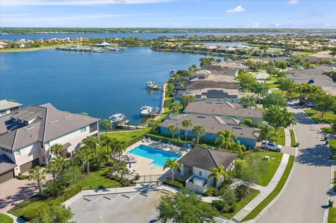 5040 Lake Overlook Avenue Bradenton FL 34208