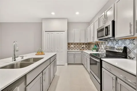27203 White Plains Way Leesburg FL 34748