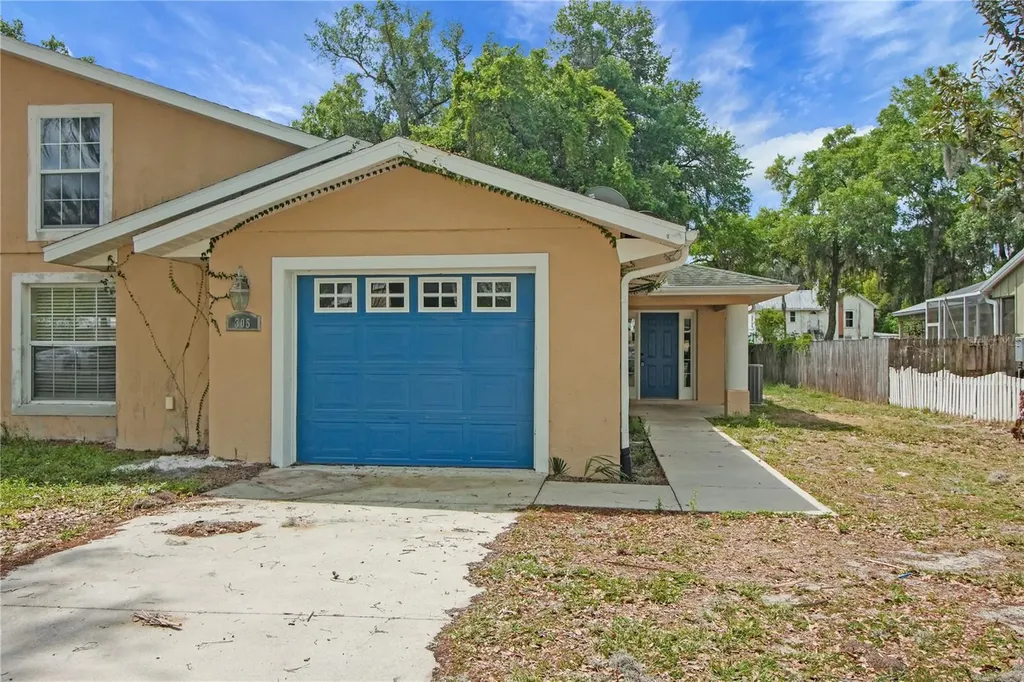 305 W Fountain Street Fruitland Park FL 34731
