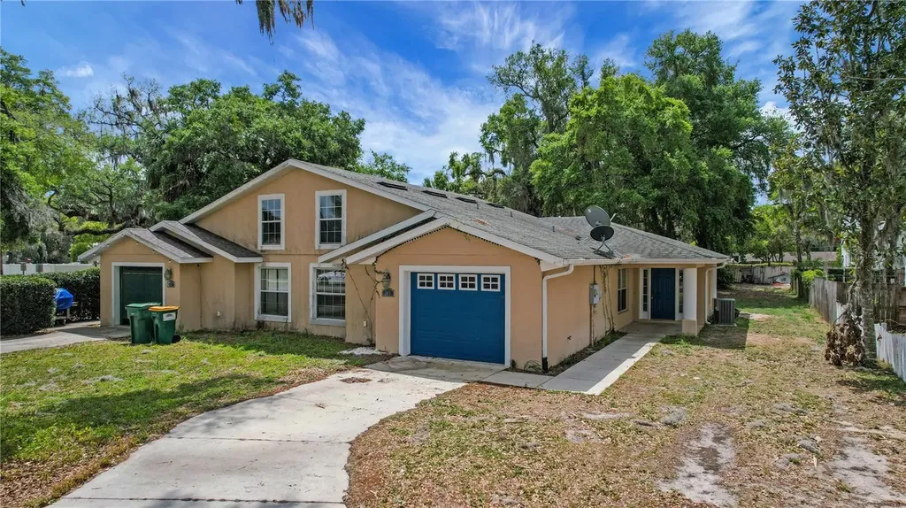 305 W Fountain Street Fruitland Park FL 34731