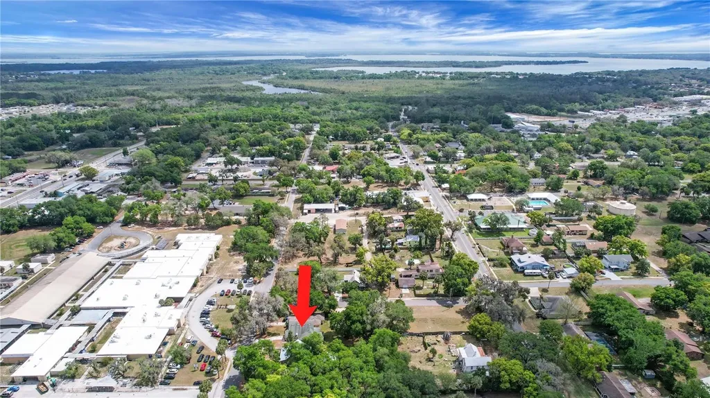 305 W Fountain Street Fruitland Park FL 34731