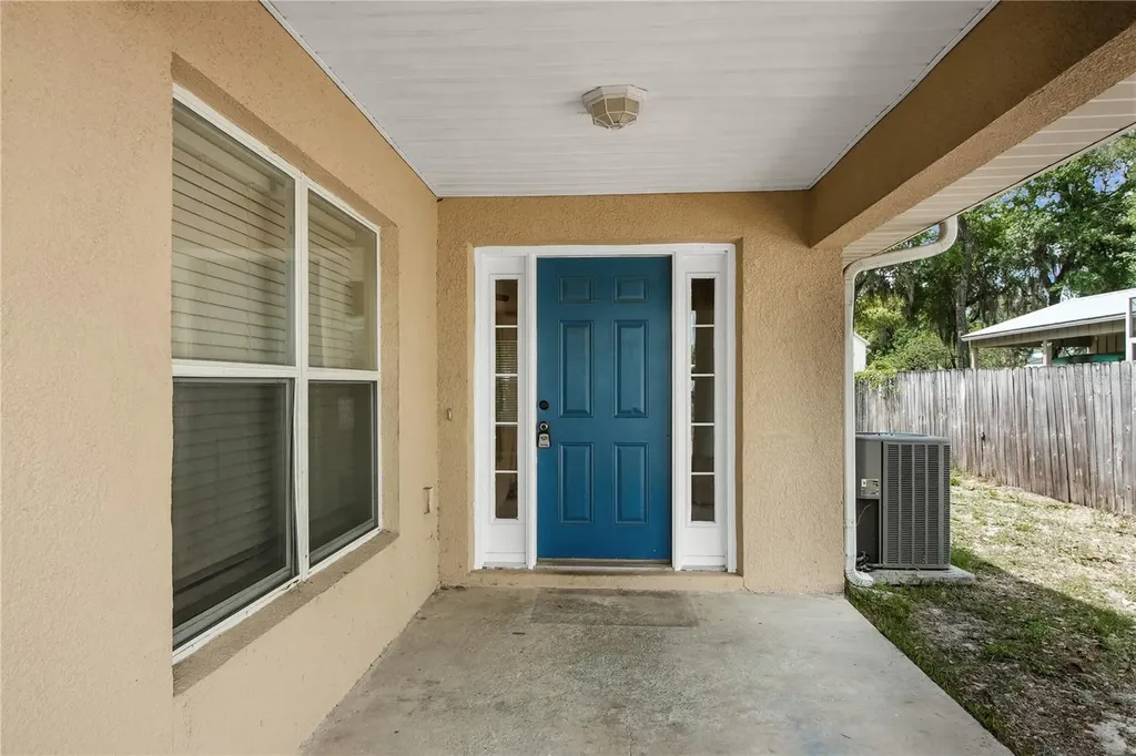 305 W Fountain Street Fruitland Park FL 34731