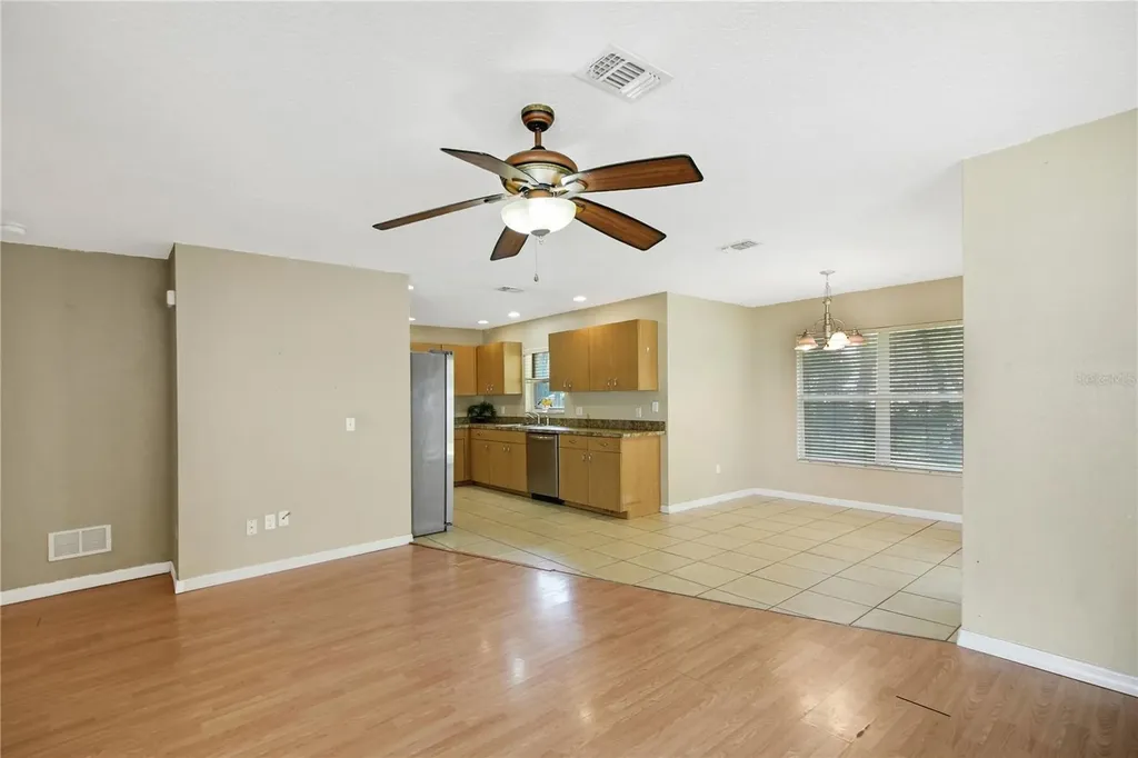 305 W Fountain Street Fruitland Park FL 34731