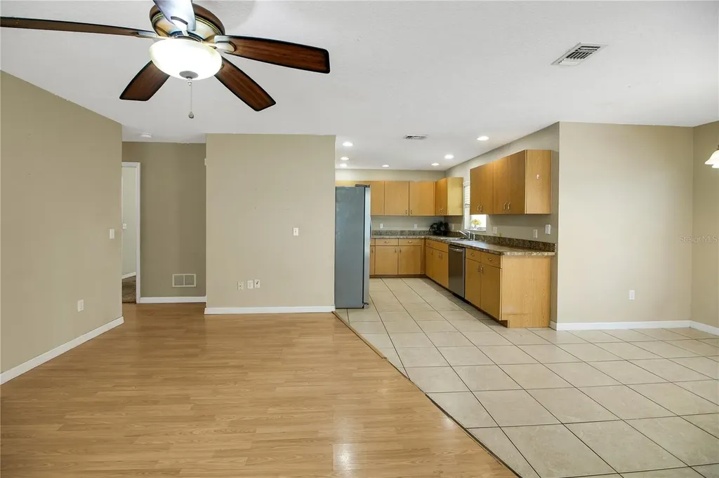 305 W Fountain Street Fruitland Park FL 34731