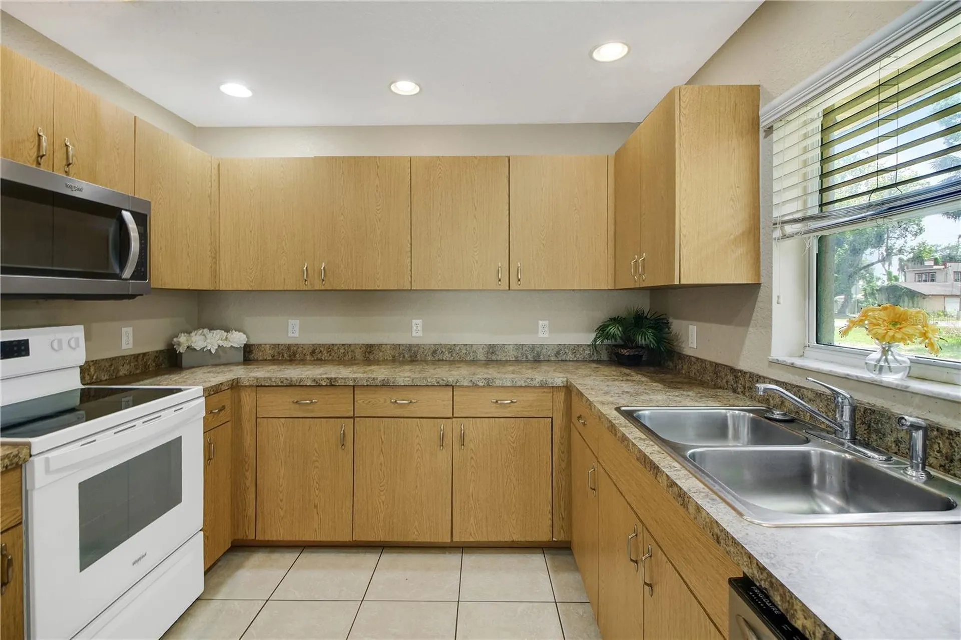 305 W Fountain Street Fruitland Park FL 34731