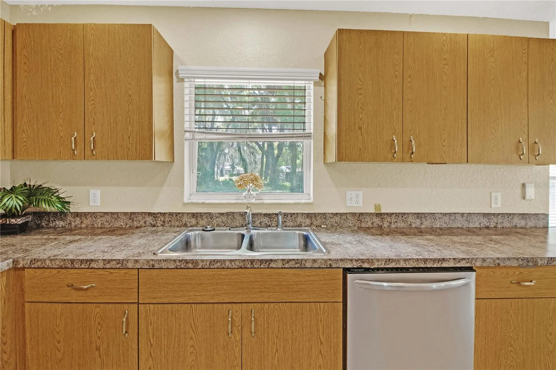 305 W Fountain Street Fruitland Park FL 34731