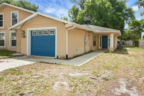 305 W Fountain Street Fruitland Park FL 34731