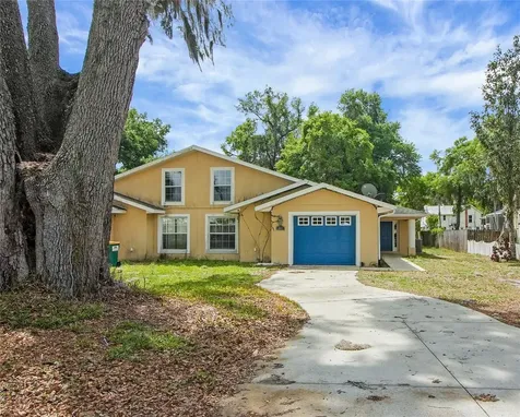 305 W Fountain Street Fruitland Park FL 34731