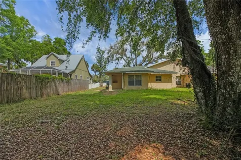 305 W Fountain Street Fruitland Park FL 34731