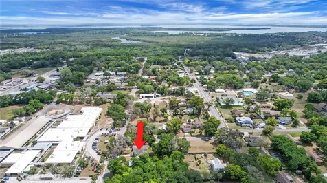 305 W Fountain Street Fruitland Park FL 34731