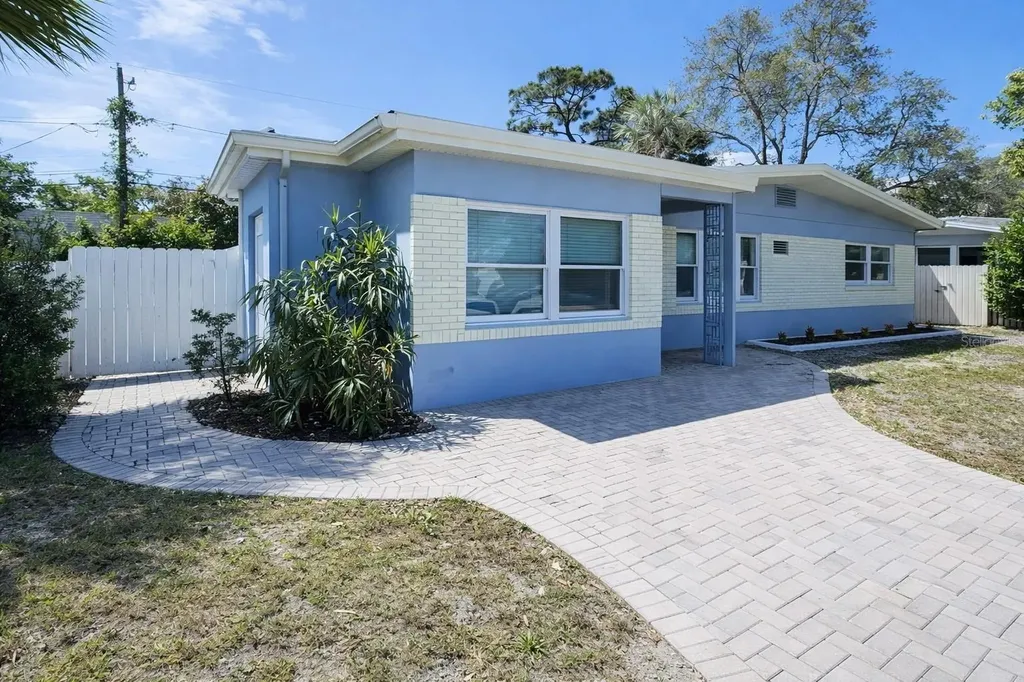 1105 Connecticut Road Tarpon Springs FL 34689