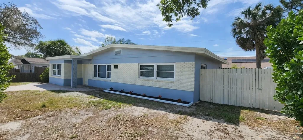 1105 Connecticut Road Tarpon Springs FL 34689