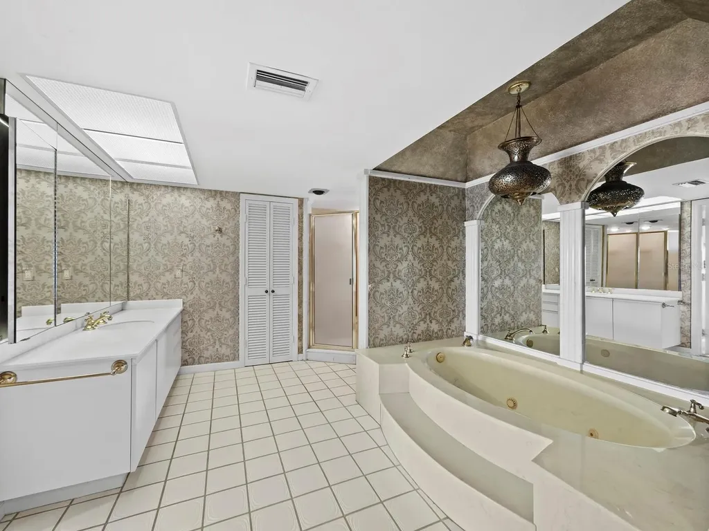 4712 Ocean Boulevard Sarasota FL 34242