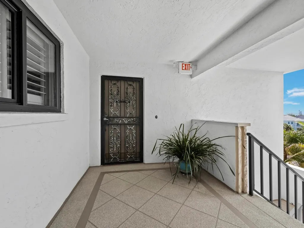 4712 Ocean Boulevard Sarasota FL 34242
