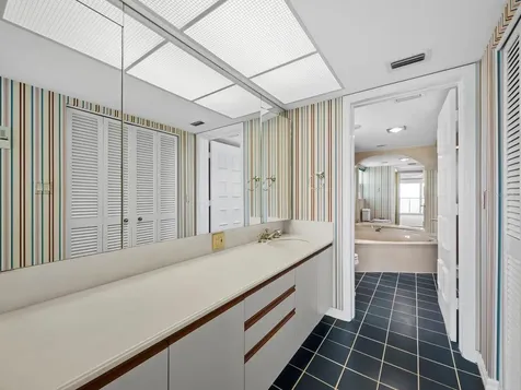 4712 Ocean Boulevard Sarasota FL 34242