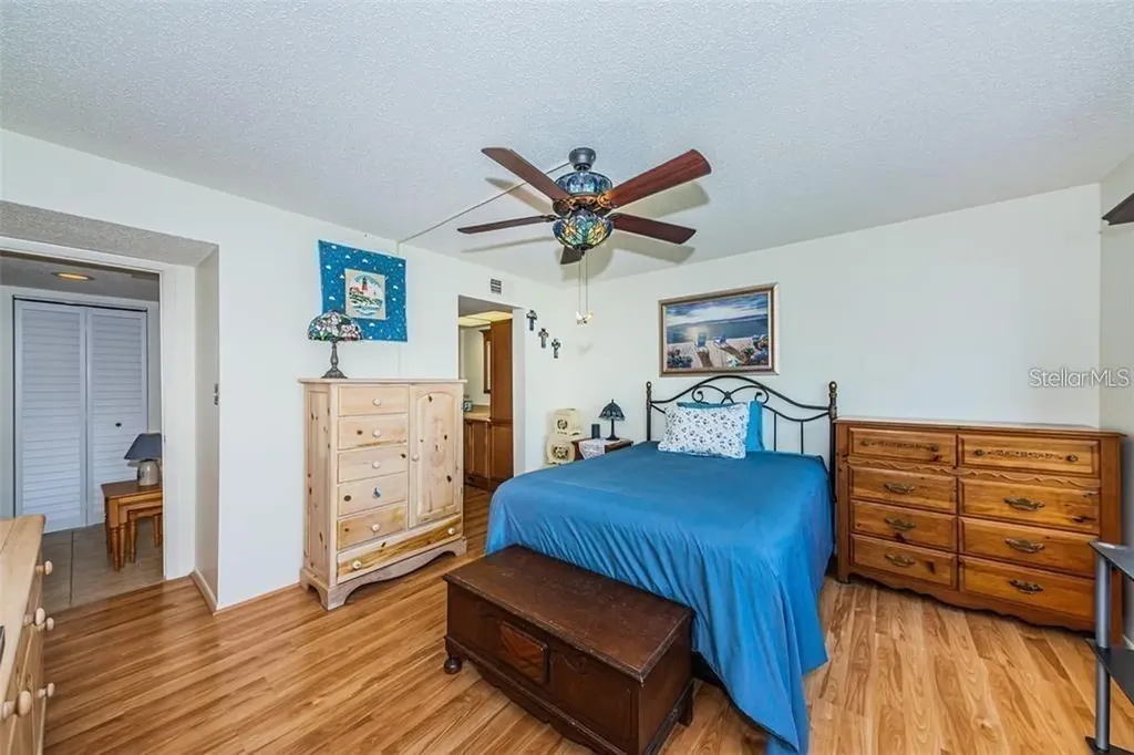 1324 Pasadena Avenue S South Pasadena FL 33707