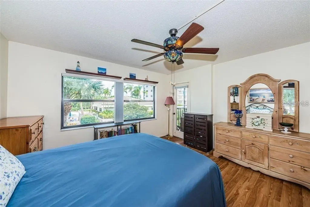 1324 Pasadena Avenue S South Pasadena FL 33707