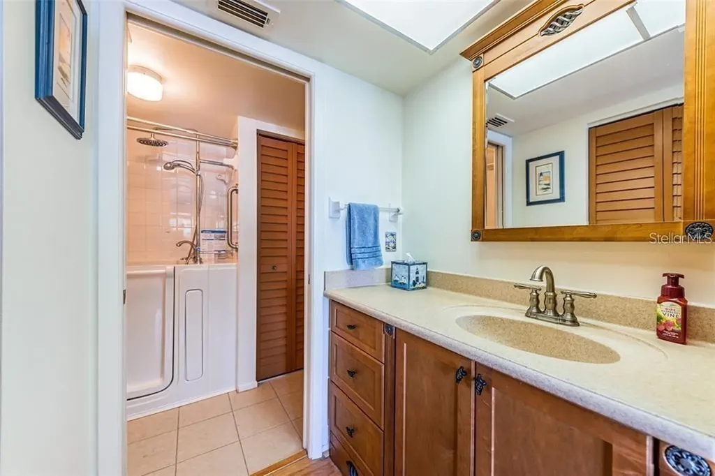 1324 Pasadena Avenue S South Pasadena FL 33707