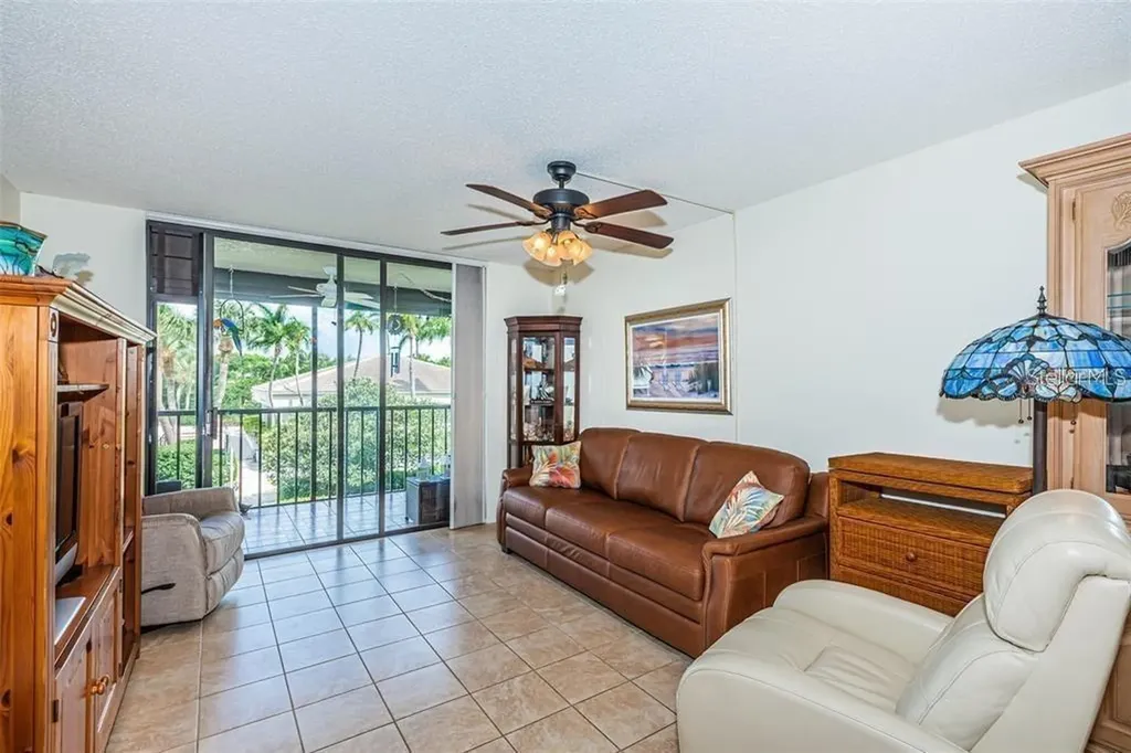 1324 Pasadena Avenue S South Pasadena FL 33707