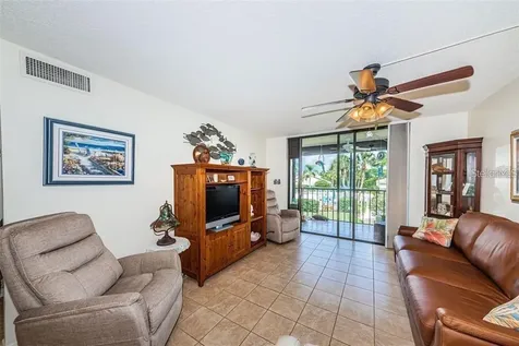 1324 Pasadena Avenue S South Pasadena FL 33707