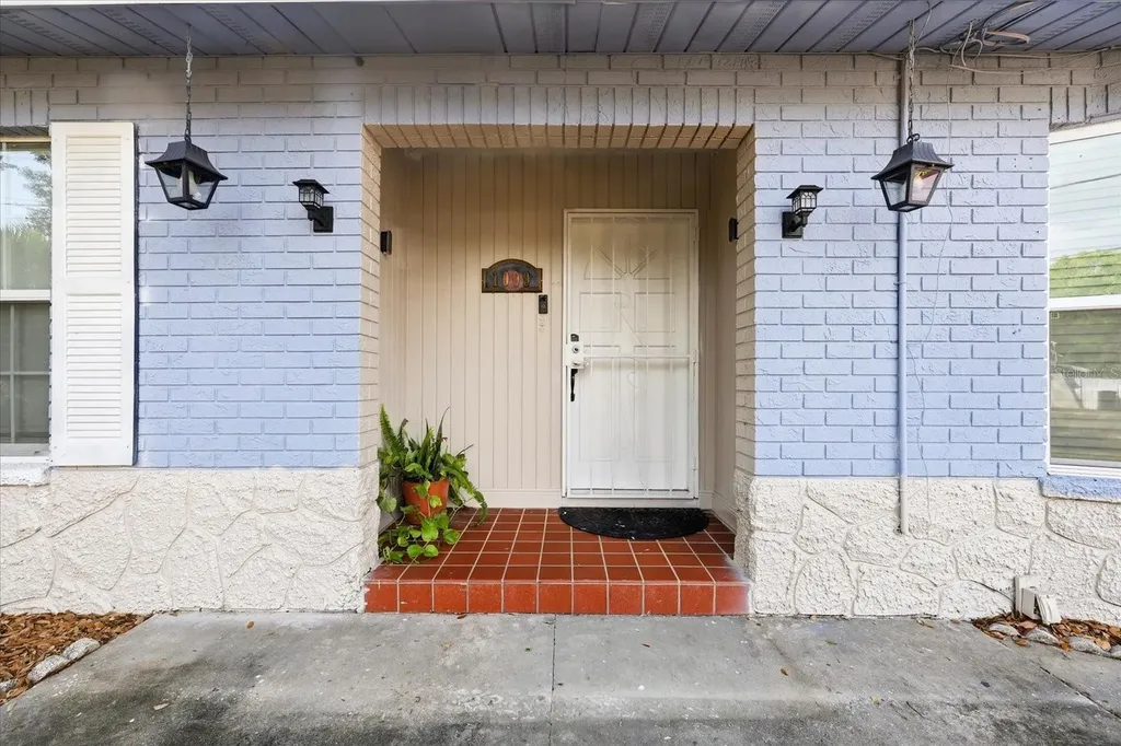 1009 S 70th Street Tampa FL 33619