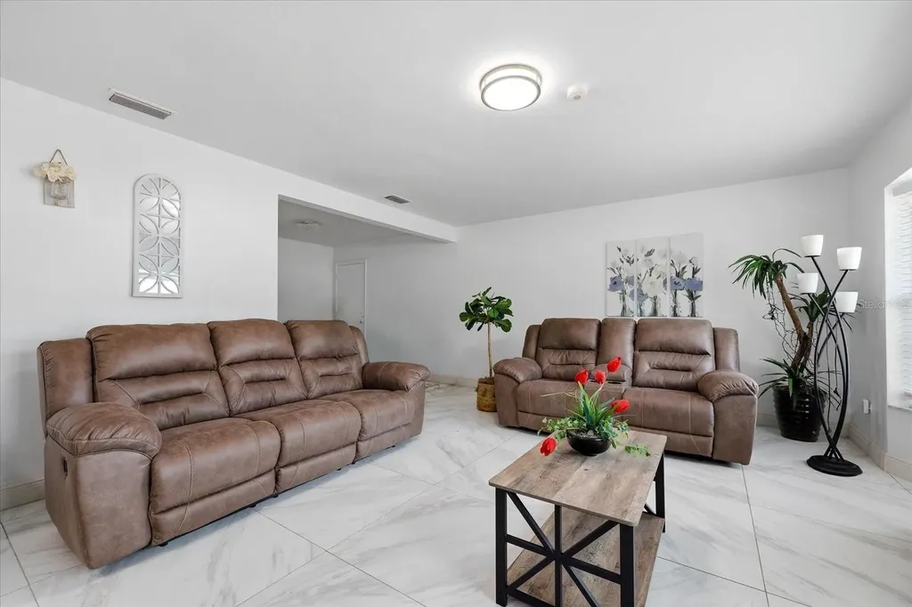 1009 S 70th Street Tampa FL 33619