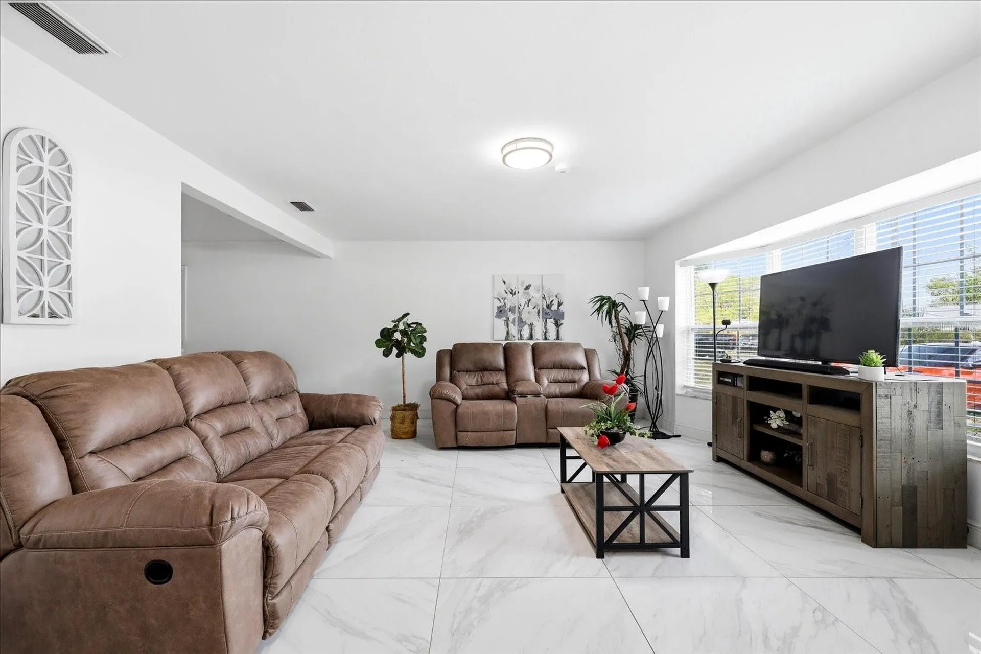 1009 S 70th Street Tampa FL 33619