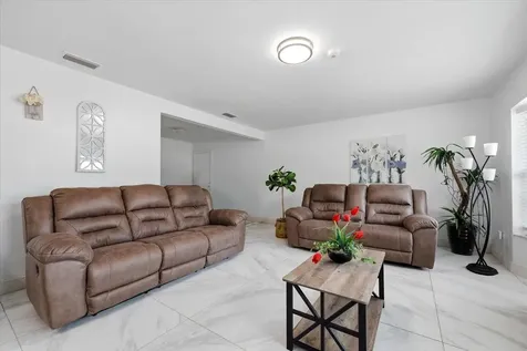 1009 S 70th Street Tampa FL 33619