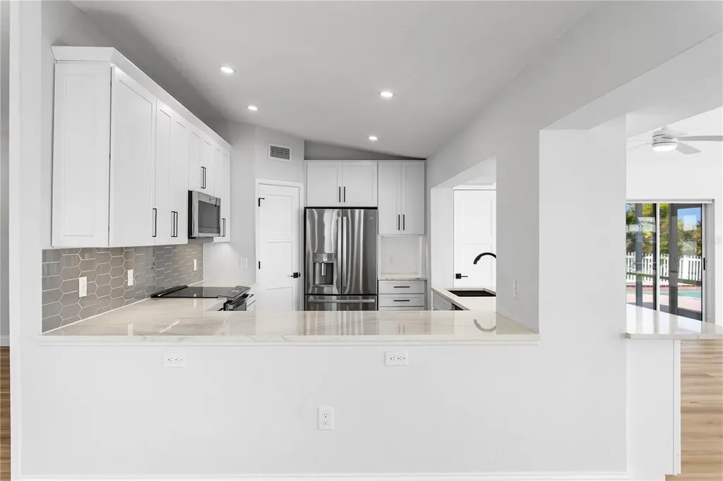 6984 S Shore Drive S St Petersburg FL 33707