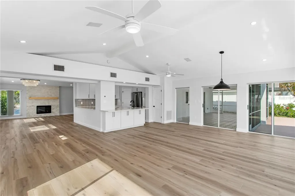 6984 S Shore Drive S St Petersburg FL 33707