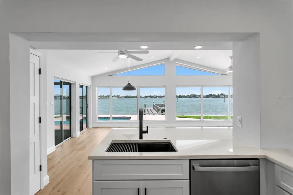 6984 S Shore Drive S St Petersburg FL 33707