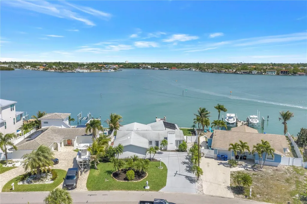 6984 S Shore Drive S St Petersburg FL 33707