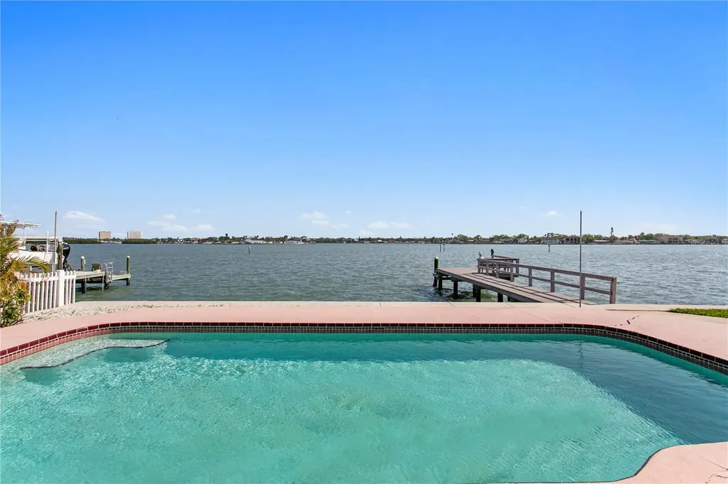 6984 S Shore Drive S St Petersburg FL 33707