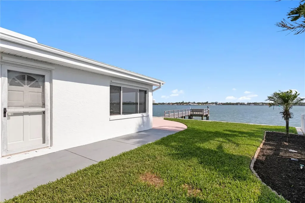 6984 S Shore Drive S St Petersburg FL 33707
