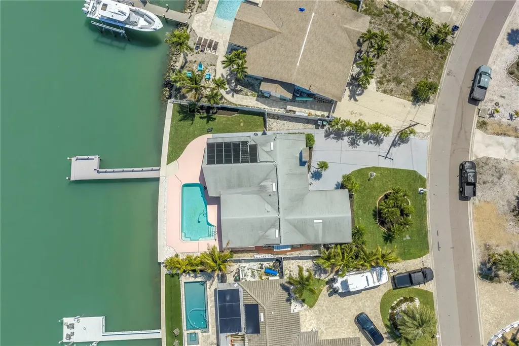 6984 S Shore Drive S St Petersburg FL 33707