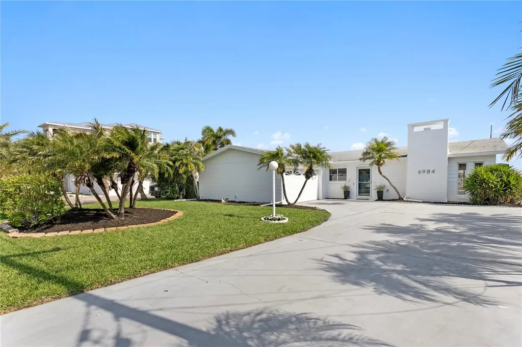 6984 S Shore Drive S St Petersburg FL 33707