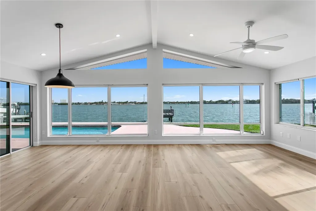 6984 S Shore Drive S St Petersburg FL 33707