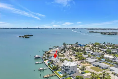 6984 S Shore Drive S St Petersburg FL 33707
