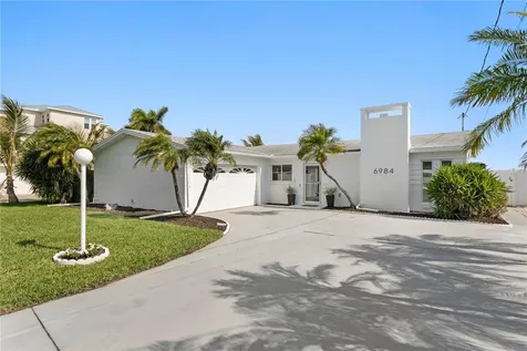 6984 S Shore Drive S St Petersburg FL 33707