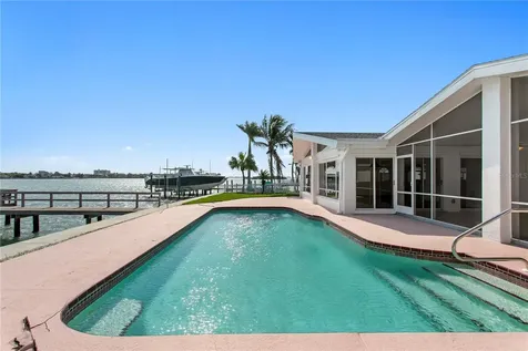 6984 S Shore Drive S St Petersburg FL 33707