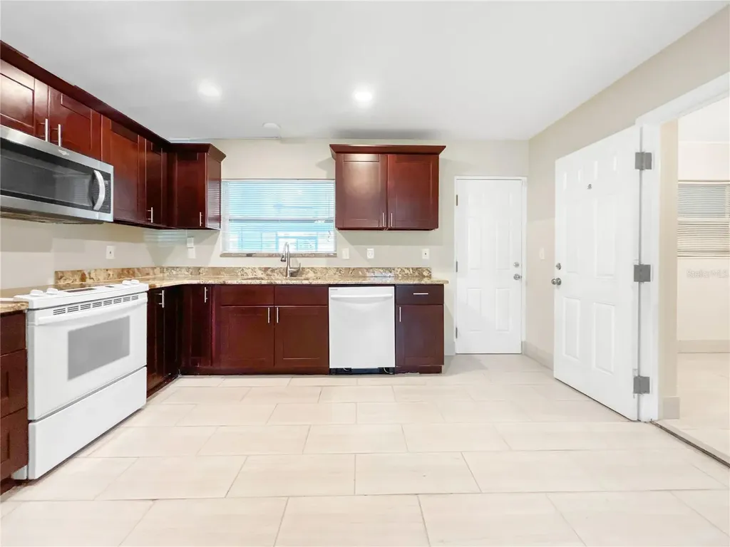 133 NW 18th Street Ruskin FL 33570