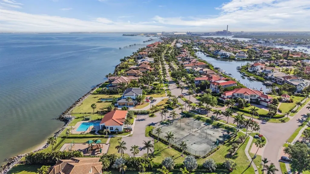 1422 Jumana Loop Apollo Beach FL 33572