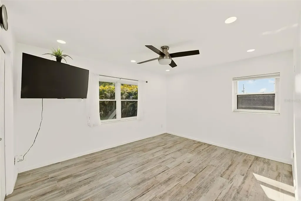 1026 Meadowlawn Drive N St Petersburg FL 33702