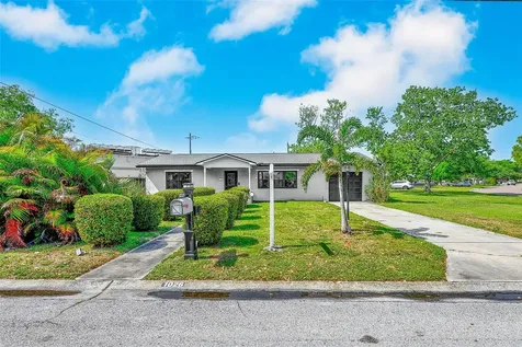1026 Meadowlawn Drive N St Petersburg FL 33702