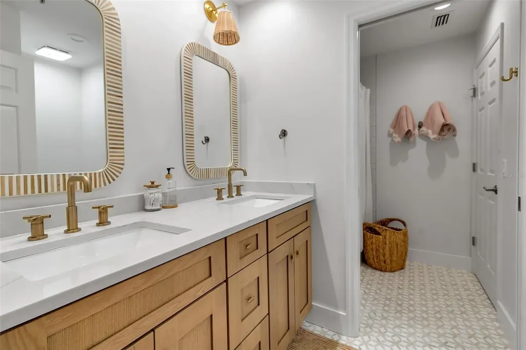 2341 Harbour Oaks Drive Longboat Key FL 34228
