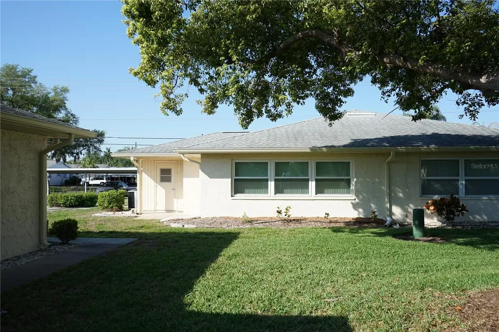 1901 Canterbury Lane Sun City Center FL 33573